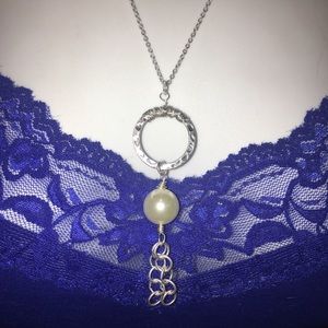 Silver & pearl pendant NWT